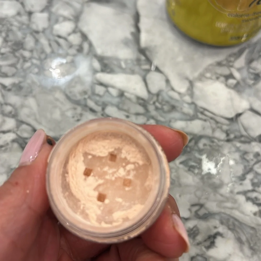 Laura Mercier Translucent Loose Setting Powder and a bare Minerals mineral Veil